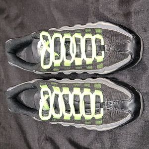 Boys Nike AirMax '95 - Black, grey, like green.